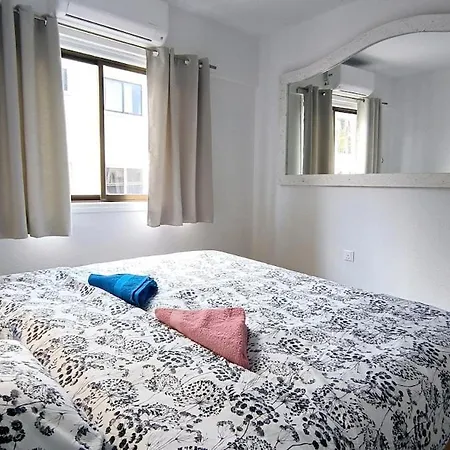 Renovated 2 Bedroom - Seep 7 - Center - Balcony - Free Parking