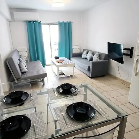 Renovated 2 Bedroom - Seep 7 - Center - Balcony - Free Parking Apartamento Ayia Napa