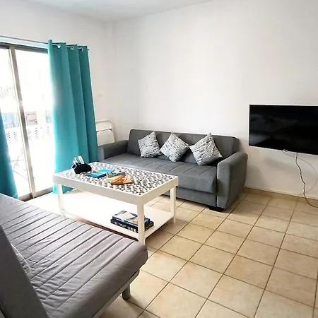 Renovated 2 Bedroom - Seep 7 - Center - Balcony - Free Parking Apartamento Ayia Napa