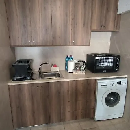 Renovated 2 Bedroom - Seep 7 - Center - Balcony - Free Parking